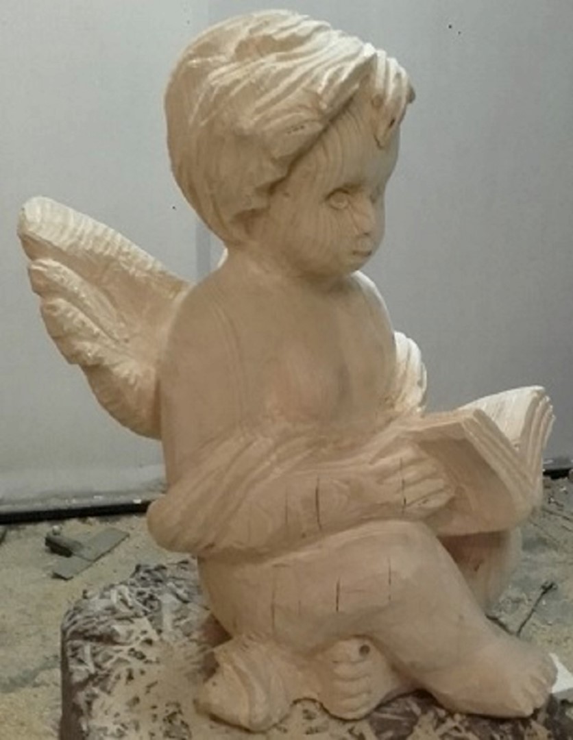 Dřevěná socha anděla