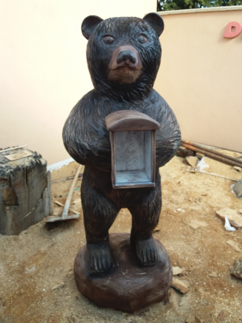 Zahradní socha Medvěd s kasičkou